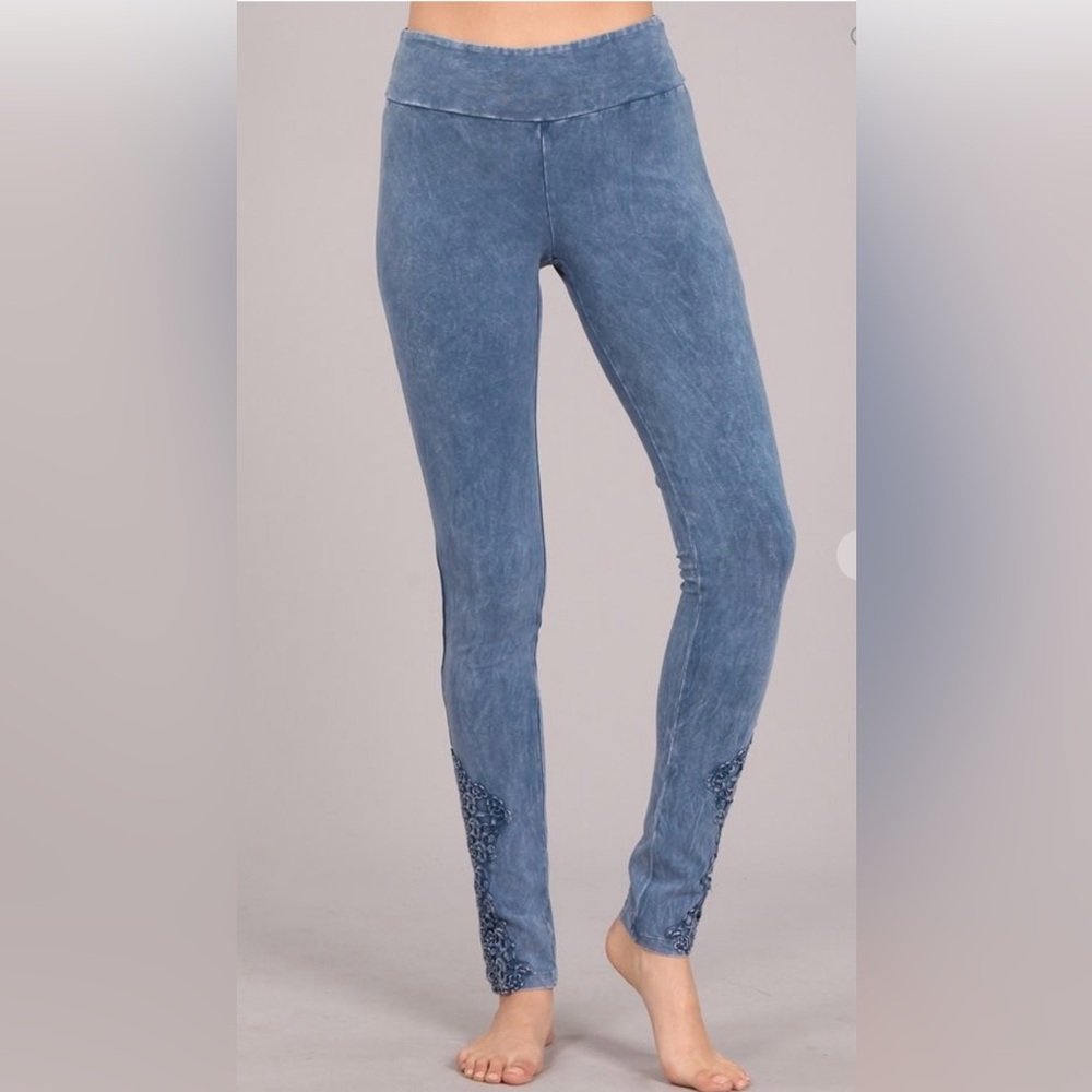 Chatoyant blue mineral washed leggings with embroidery